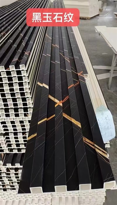 WPC veggspjöld fyrir utan